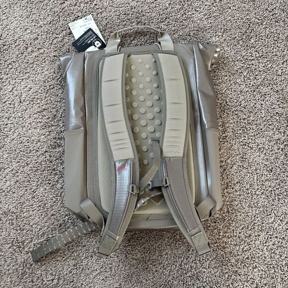 New Under Armour 1376462 UA Summit Large Backpack Tan Storm Waterproof 26.5 L - Picture 3 of 5